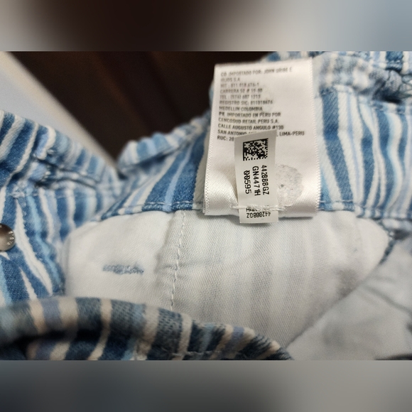 American Eagle Striped Paperbag-Waist Shorts | RN 54485/CA 03873 Belted, Size 2 - Picture 7 of 8